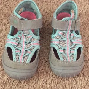 Oshkosh sandal shoe toddler girl